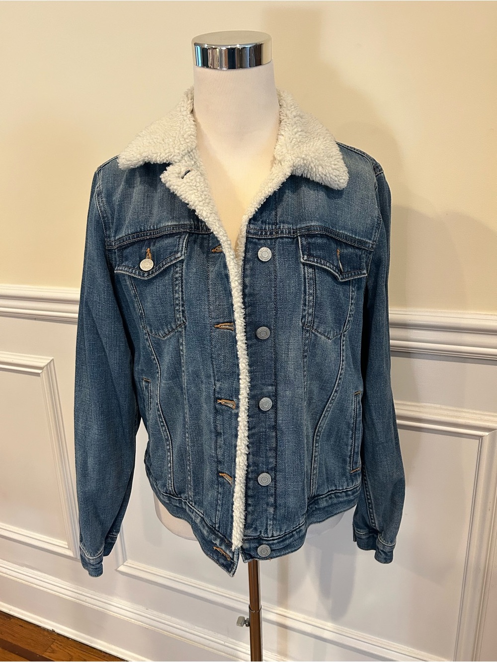 GAP Sherpa Lined Jacket - Blue with Cream Collar women’s Large